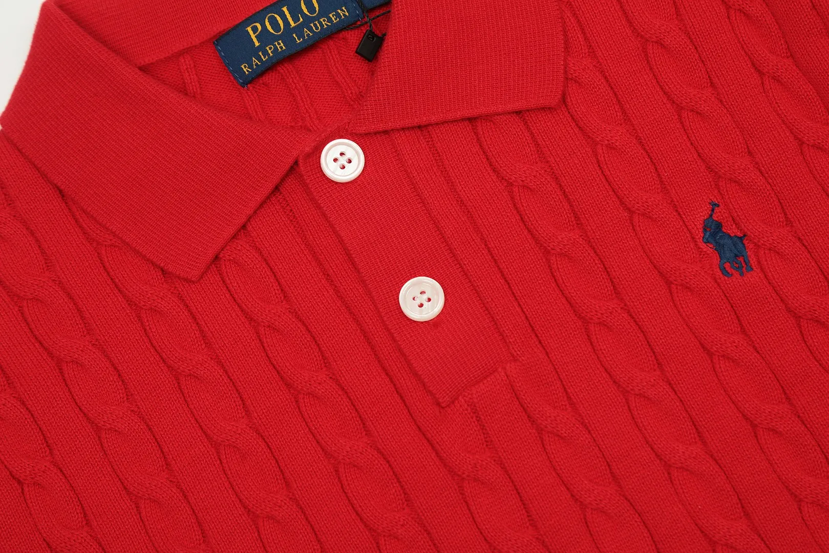 🅿️176 "Top quality" Style number: DS022# (not off the shelves all year round) [Ralph Lauren POLO lapel solid color pony embroidered logo knitted short sleeves] ✅Ralph Lauren Ralph Lauren classic basic versatile all-season cardigan knitted short sleeves ✅Main supplier platform live broadcast Wholesale entities Replenish when out of stock Not off the shelves ✅ZP quality 1:1 version Scan the code to enter the GF website Counter quality ✅Details and quality are the only one in Guangzhou. Imported quality cotton yarn focuses on high-end and cost-effective. Needless to say good quality. ✅The version is restored to the original order. The maximum size can be worn up to 160 pounds. Loose, comfortable and stress-free.